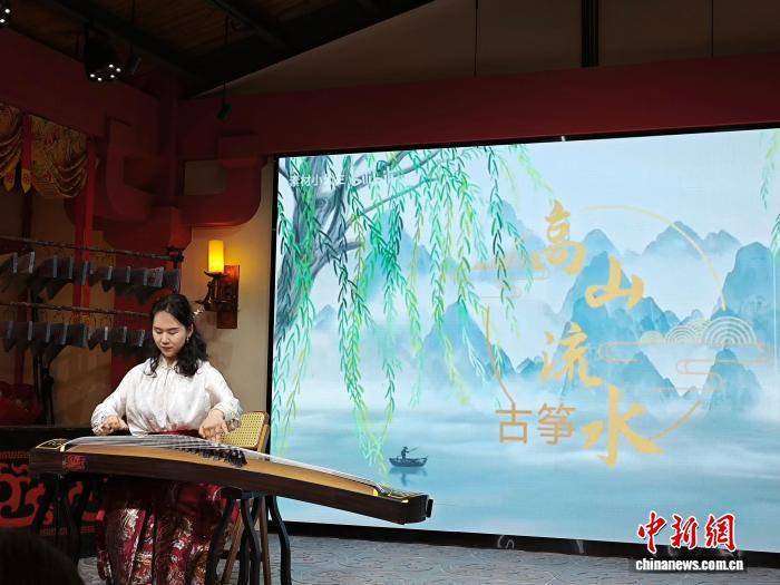 上海市欧美同学会静安分会纳新 40余位海归共话抗战精神